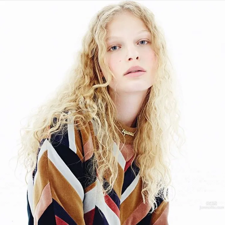 Frederikke Sofie- 丹麦少女冷艳IG私房照_1