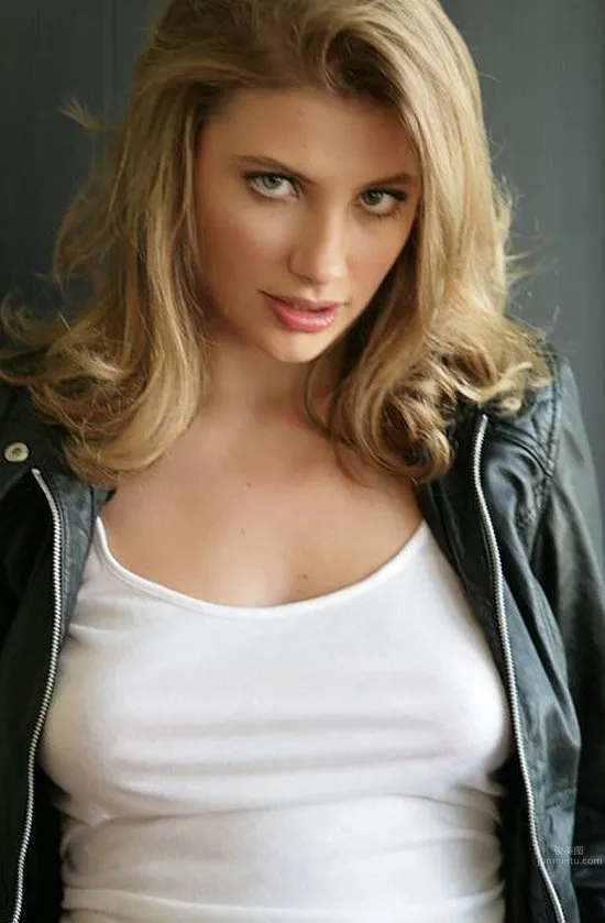 Miriam Giovanelli - 36D Devil Figure Sexy Photos photo 11