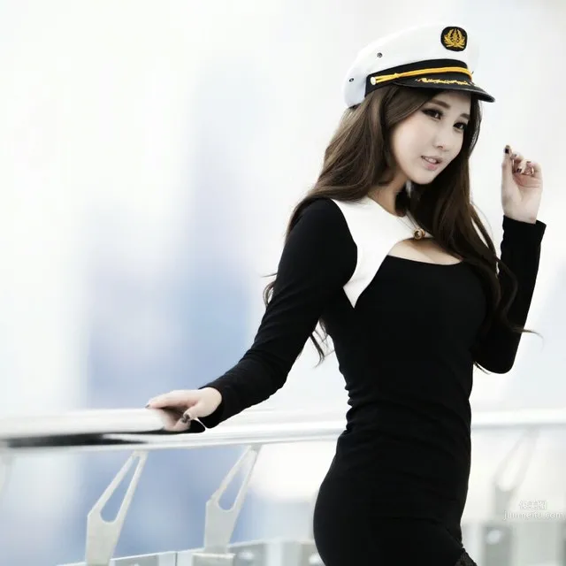 Shin Se Ha - Stunningly Beautiful South Korean Racing Queen photo 4