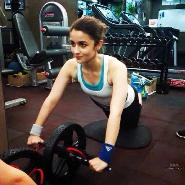 Alia Bhatt - Bollywood's New Goddess with Boundless Prospects photo 6