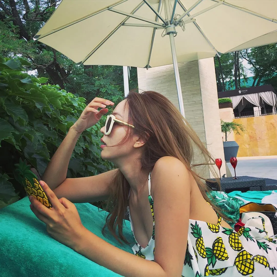 Miss Sohn, Korean Popular Fashion Blogger Private Shoot photo 22