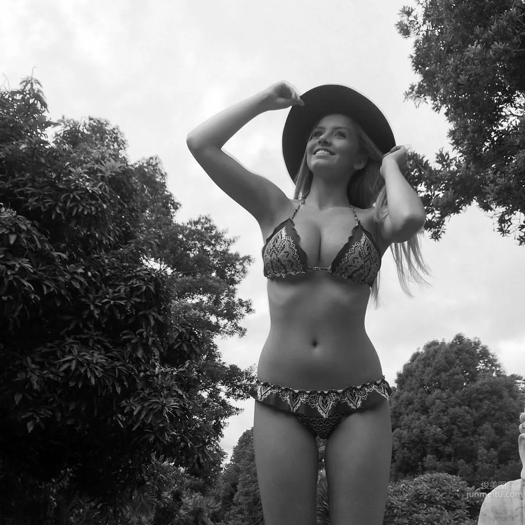 Rosie Bell, the Australian Amateur Who Stunned Netizens photo 27
