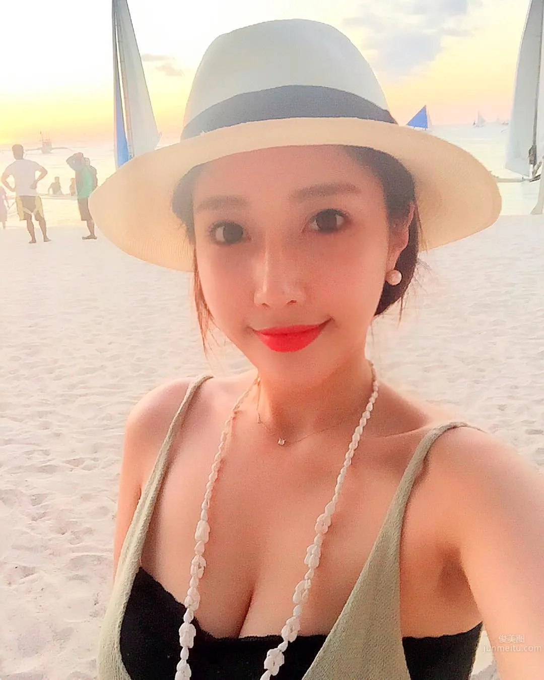 bless_nr- 韩国御姐儿模特比基尼私房照_1