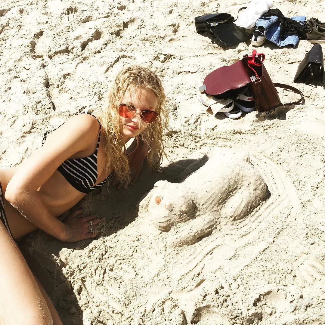Frederikke Sofie- 丹麥少女冷豔IG私房照 5
