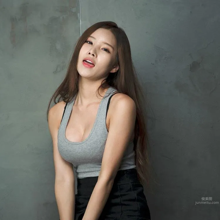 Yoanjii, Korean Beauty with Curves Who Charges Money photo 12