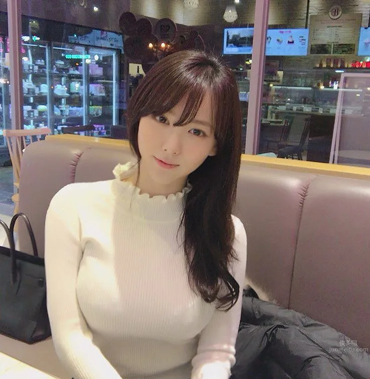 Lovelyn - Super Energetic Korean Cute Girl photo 49