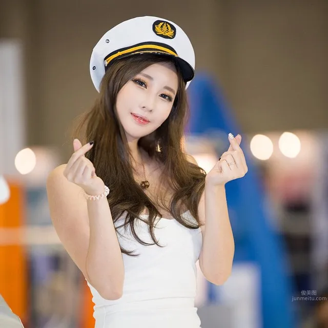 Shin Se Ha - Stunningly Beautiful South Korean Racing Queen photo 5