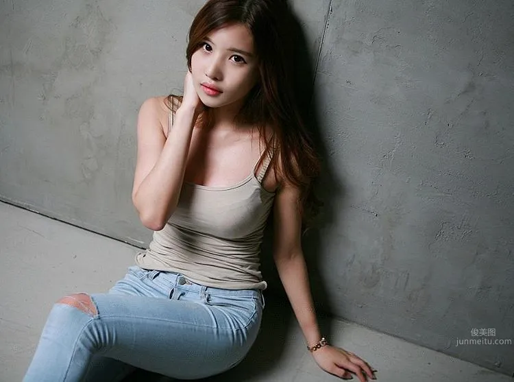 Yoanjii, Korean Beauty with Curves Who Charges Money photo 8