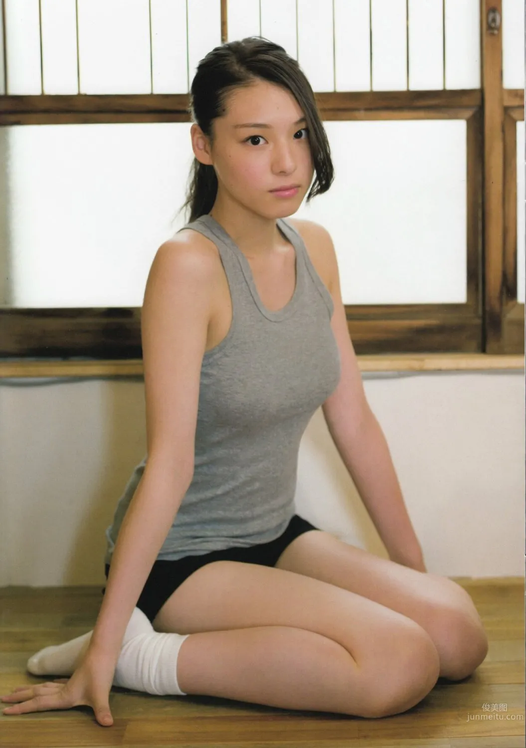Iori Sagara, One of Japan's Few Stylish Beauties photo 9
