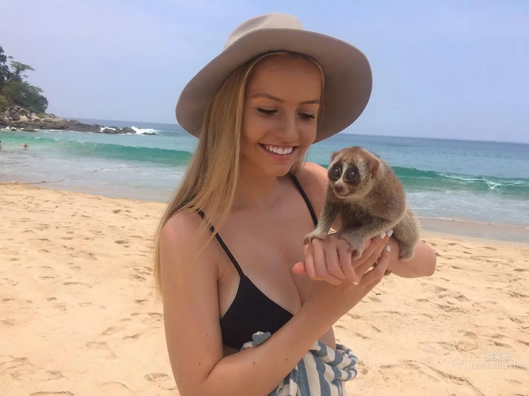 Rosie Bell, the Australian Amateur Who Stunned Netizens photo 48