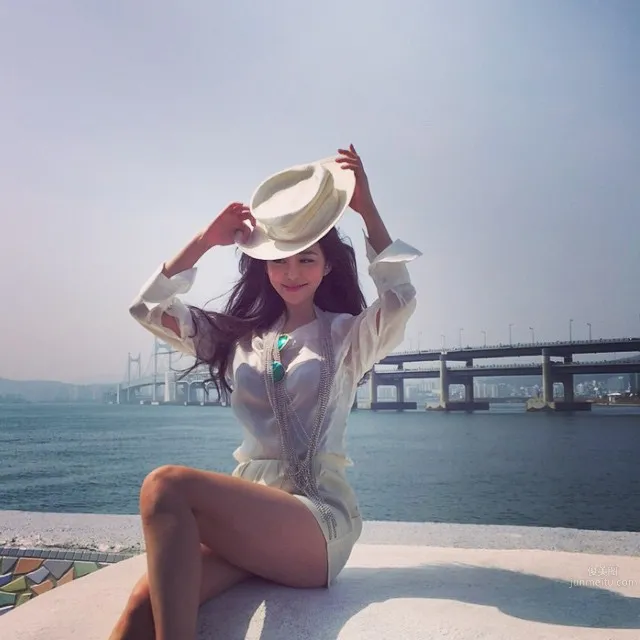 Miss Sohn, Korean Popular Fashion Blogger Private Shoot photo 26