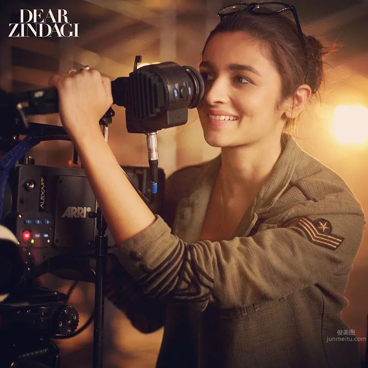 Alia Bhatt - Bollywood's New Goddess with Boundless Prospects photo 13