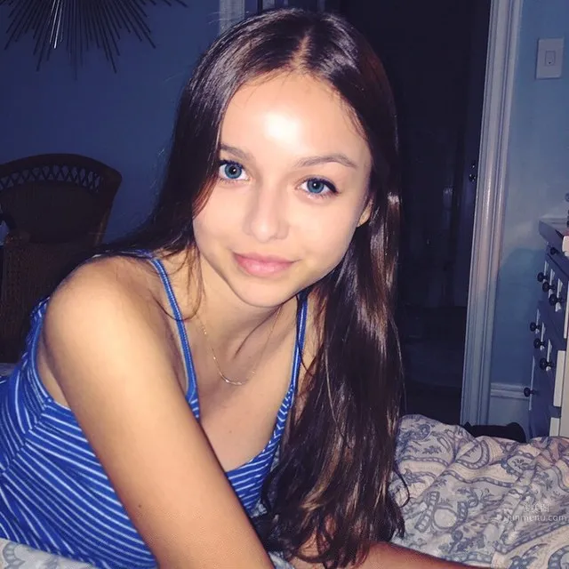 Sophie Mudd - American Sweetheart with an Amazing Figure photo 4