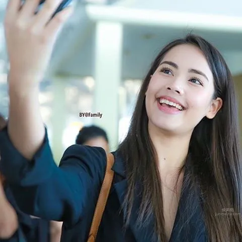 Urassaya Sperbund- 泰國最氣質美人美圖 19