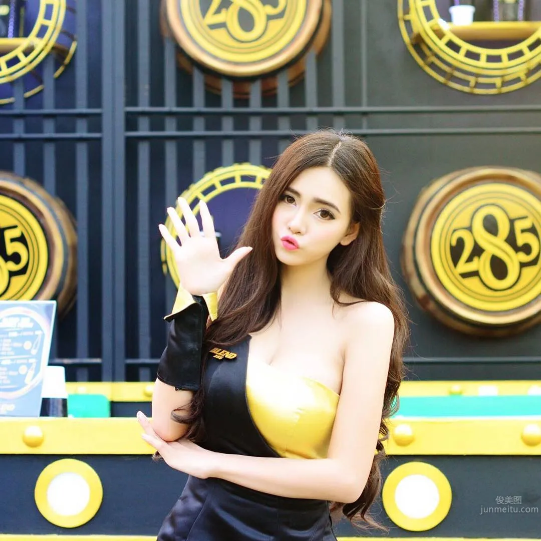 Sutasinee Siriruke, Thailand's Hottest Food Stall Owner photo 11