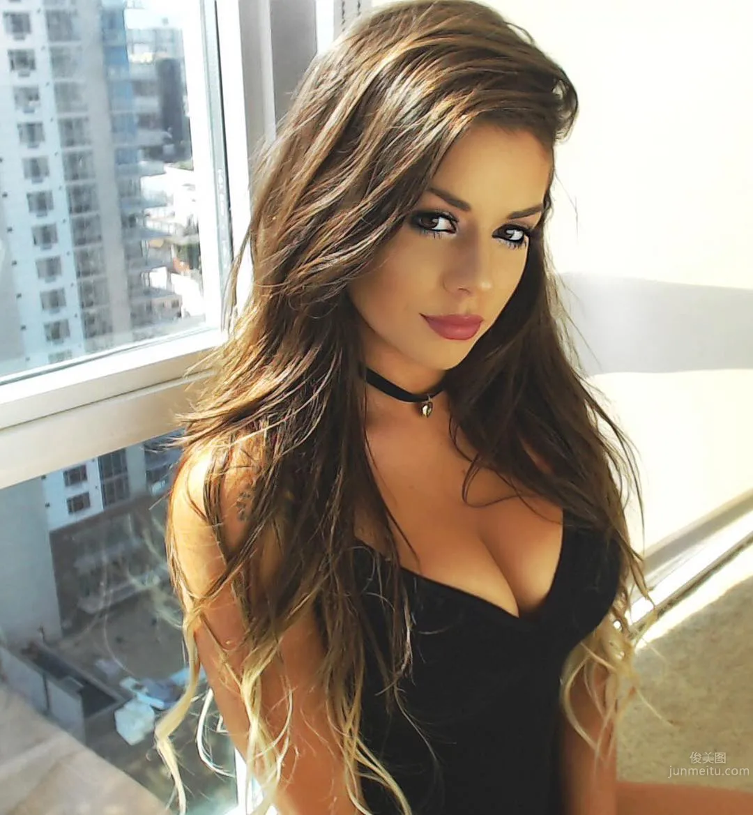 Juli Annee, Private Shoot of Curves That Drive Men All Over the World Crazy photo 40