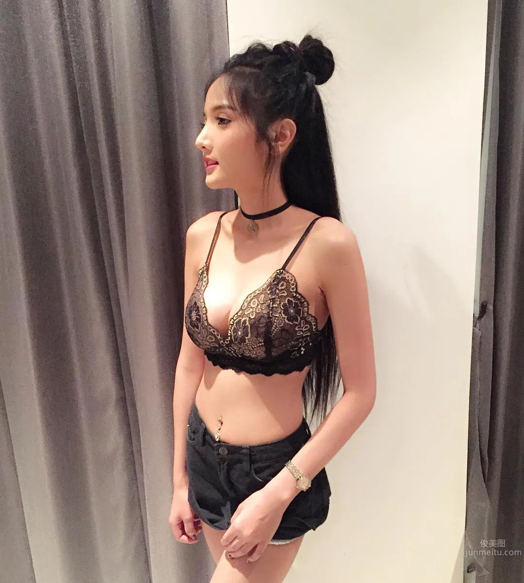 Zom Winkz - Bikini, Perky Charming Twin Peaks Show Off Her Figure photo 8