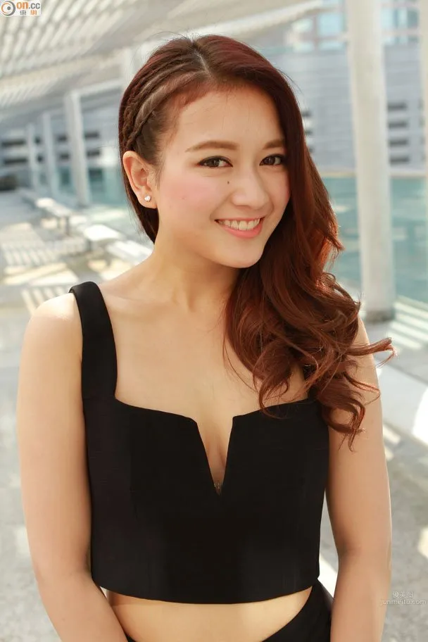 Zhong Qing - Signature Smile Charming Photo Set photo 11