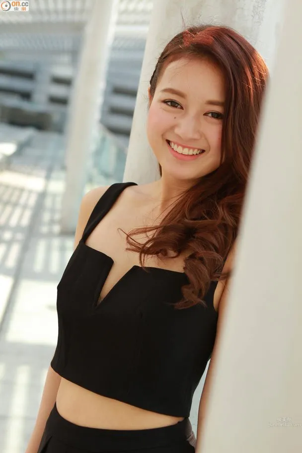 Zhong Qing - Signature Smile Charming Photo Set photo 12