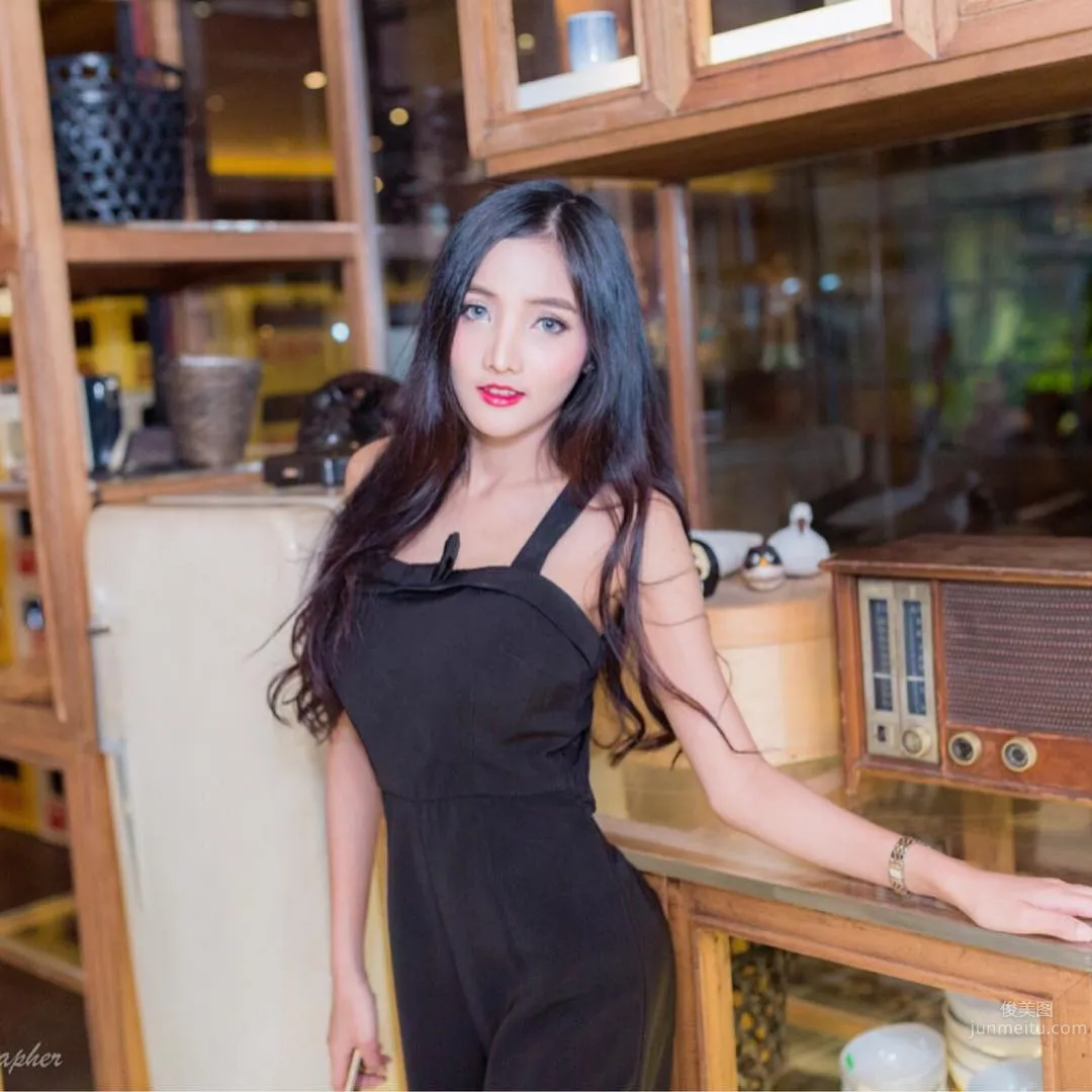 Zom Winkz - Bikini, Perky Charming Twin Peaks Show Off Her Figure photo 22
