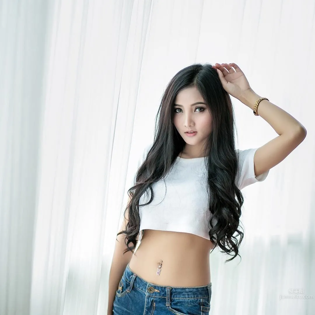 Zom Winkz - Bikini, Perky Charming Twin Peaks Show Off Her Figure photo 2
