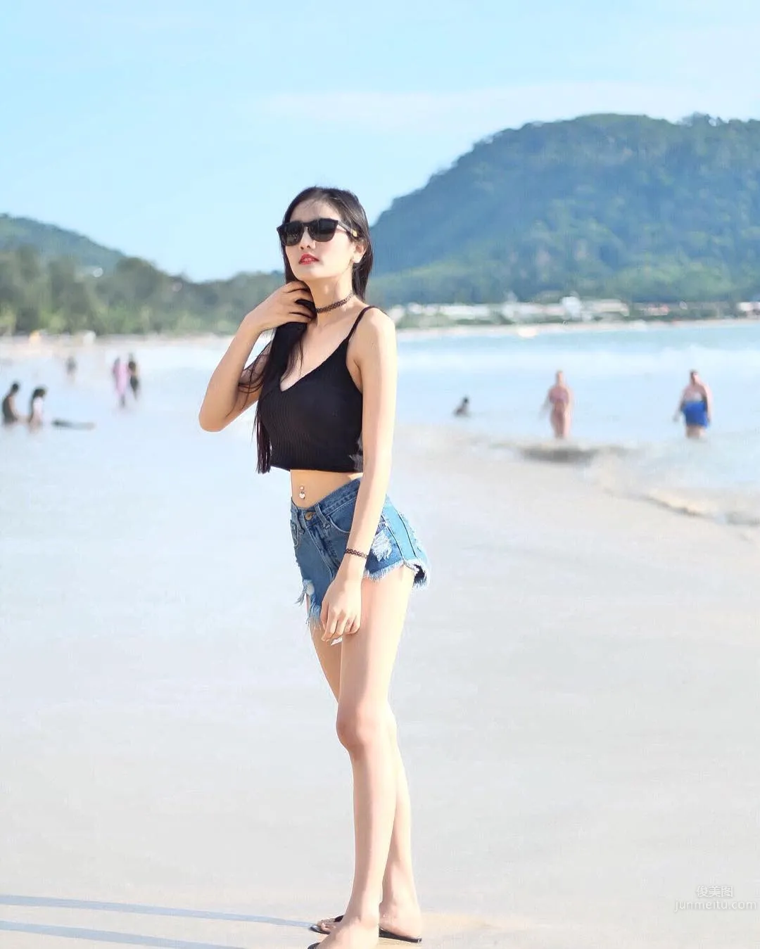 Zom Winkz - Bikini, Perky Charming Twin Peaks Show Off Her Figure photo 11