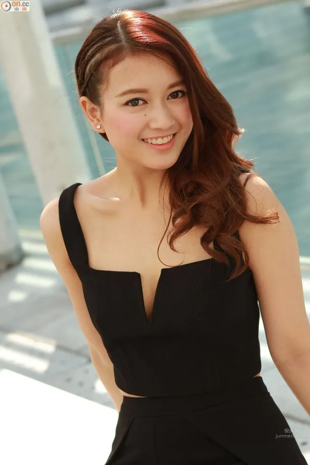 Zhong Qing - Signature Smile Charming Photo Set photo 9