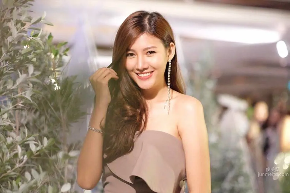 Oravee Luangvibbonporn, Thai Beauty Singer Whose Smile Drives Fans Crazy photo 30