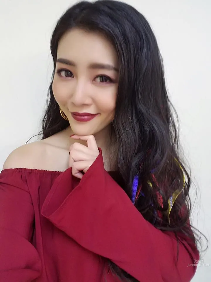 Nicole Wan - She Has a Pair of Clear Beautiful Eyes photo 16