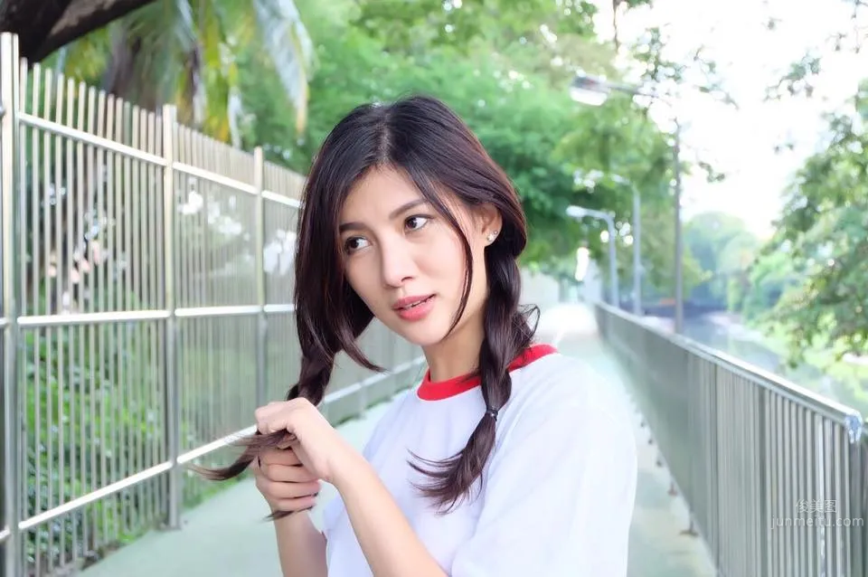 Oravee Luangvibbonporn, Thai Beauty Singer Whose Smile Drives Fans Crazy photo 3