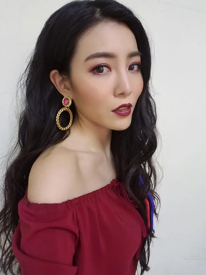 Nicole Wan - She Has a Pair of Clear Beautiful Eyes photo 22