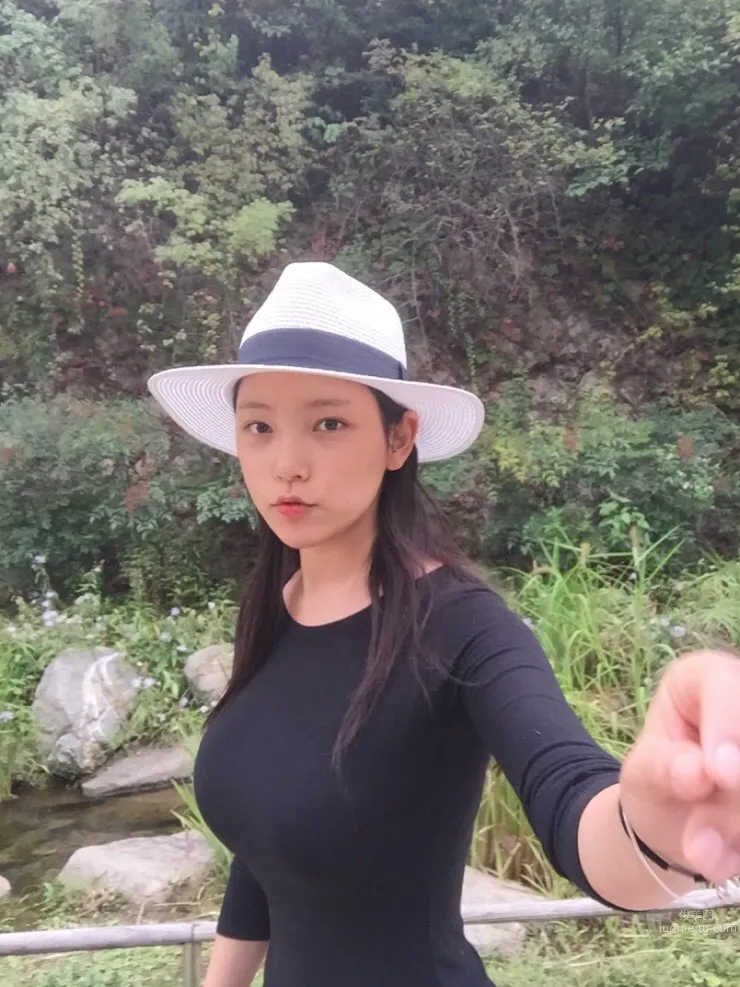 Betteralicee- 酒窩美女美妝私房照 10