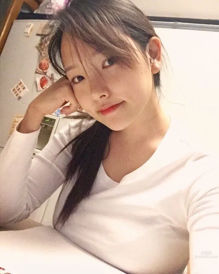 Betteralicee- 酒窩美女美妝私房照 45