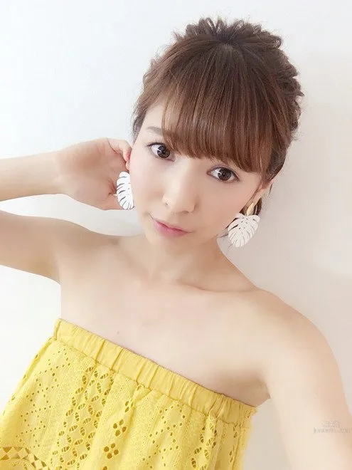 Honoka - Hottest Beer Girl Private Shoot photo 25