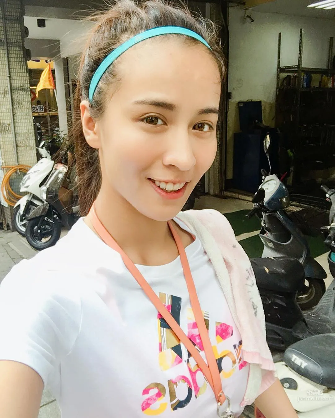 Julie Xinyi, Chinese-Thai Mixed-Race, A Super Hot Taiwan Beauty photo 9