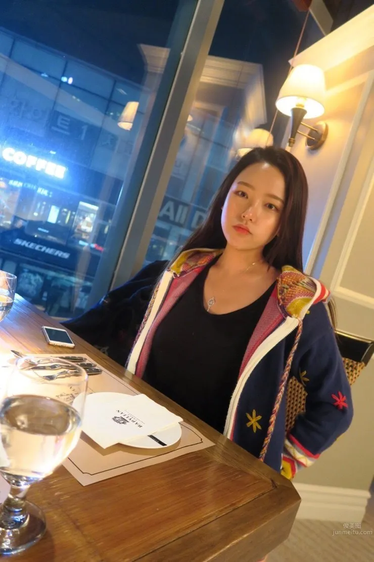 Betteralicee- 酒窩美女美妝私房照 22