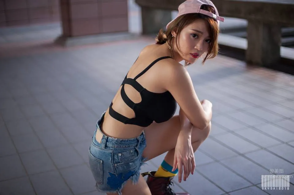 Sun Shasha, Taiwan Cello Music Talented Girl Beautiful Bust and Legs photo 7