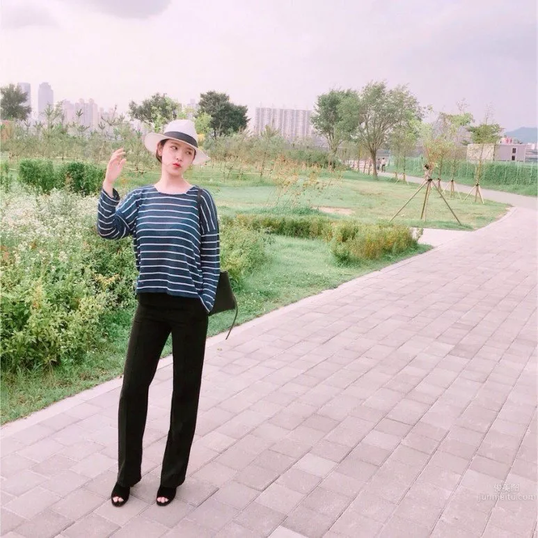 Betteralicee- 酒窩美女美妝私房照 36