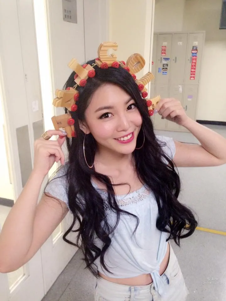 Nicole Wan - She Has a Pair of Clear Beautiful Eyes photo 10