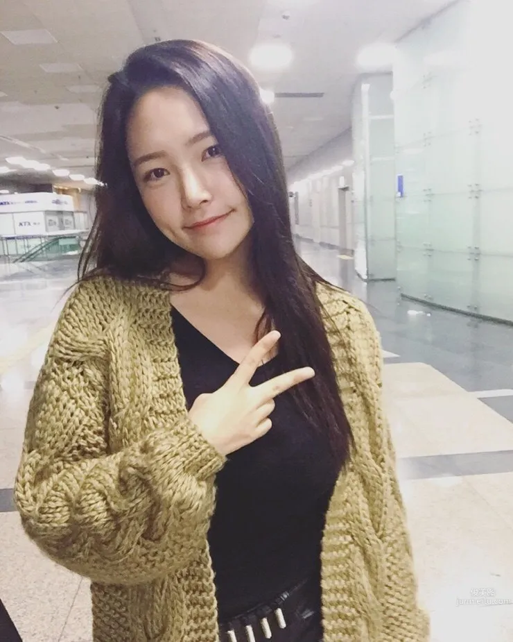 Betteralicee- 酒窩美女美妝私房照 23