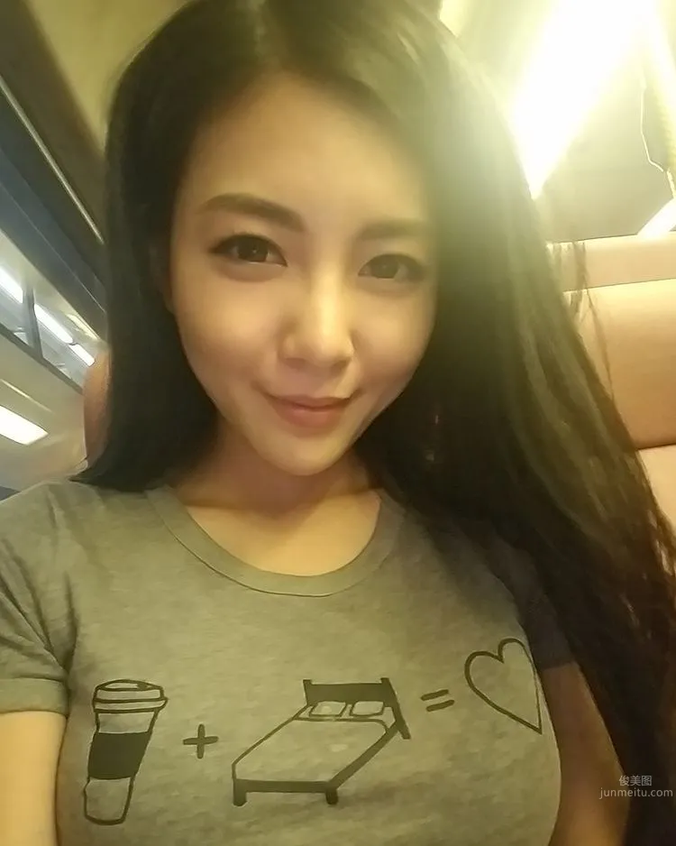 Nicole Wan - She Has a Pair of Clear Beautiful Eyes photo 12