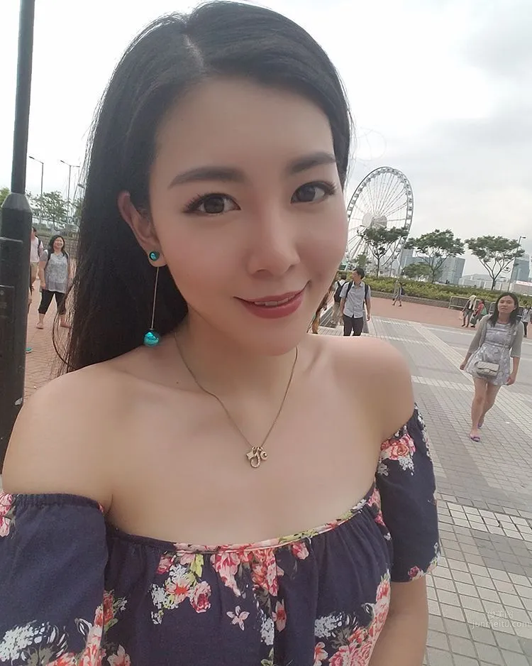 Nicole Wan - She Has a Pair of Clear Beautiful Eyes photo 7