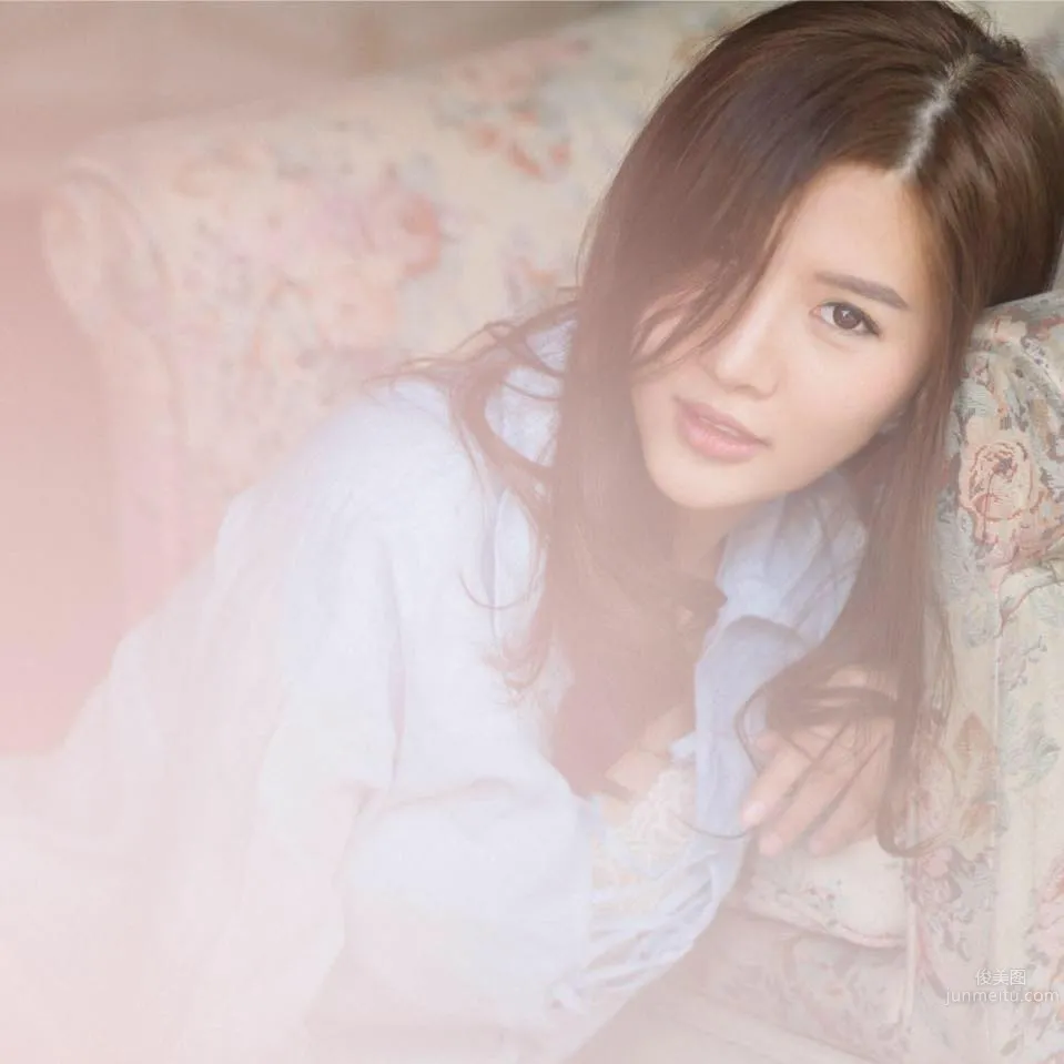 Oravee Luangvibbonporn, Thai Beauty Singer Whose Smile Drives Fans Crazy photo 26