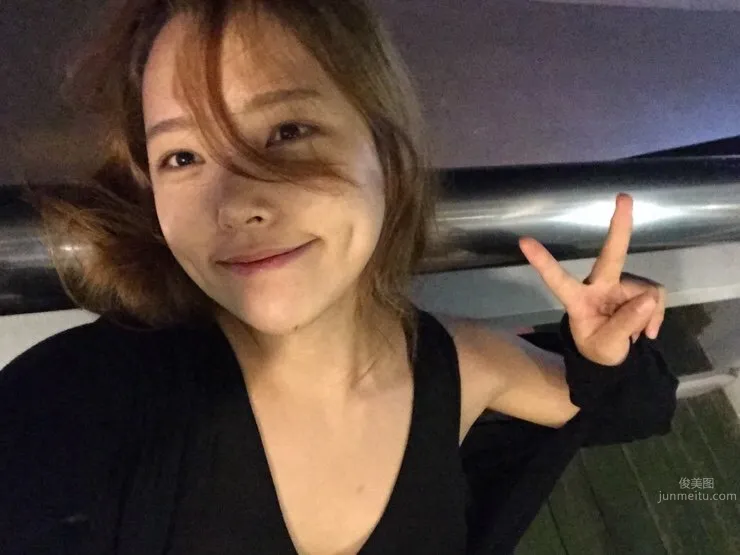 Betteralicee- 酒窩美女美妝私房照 6