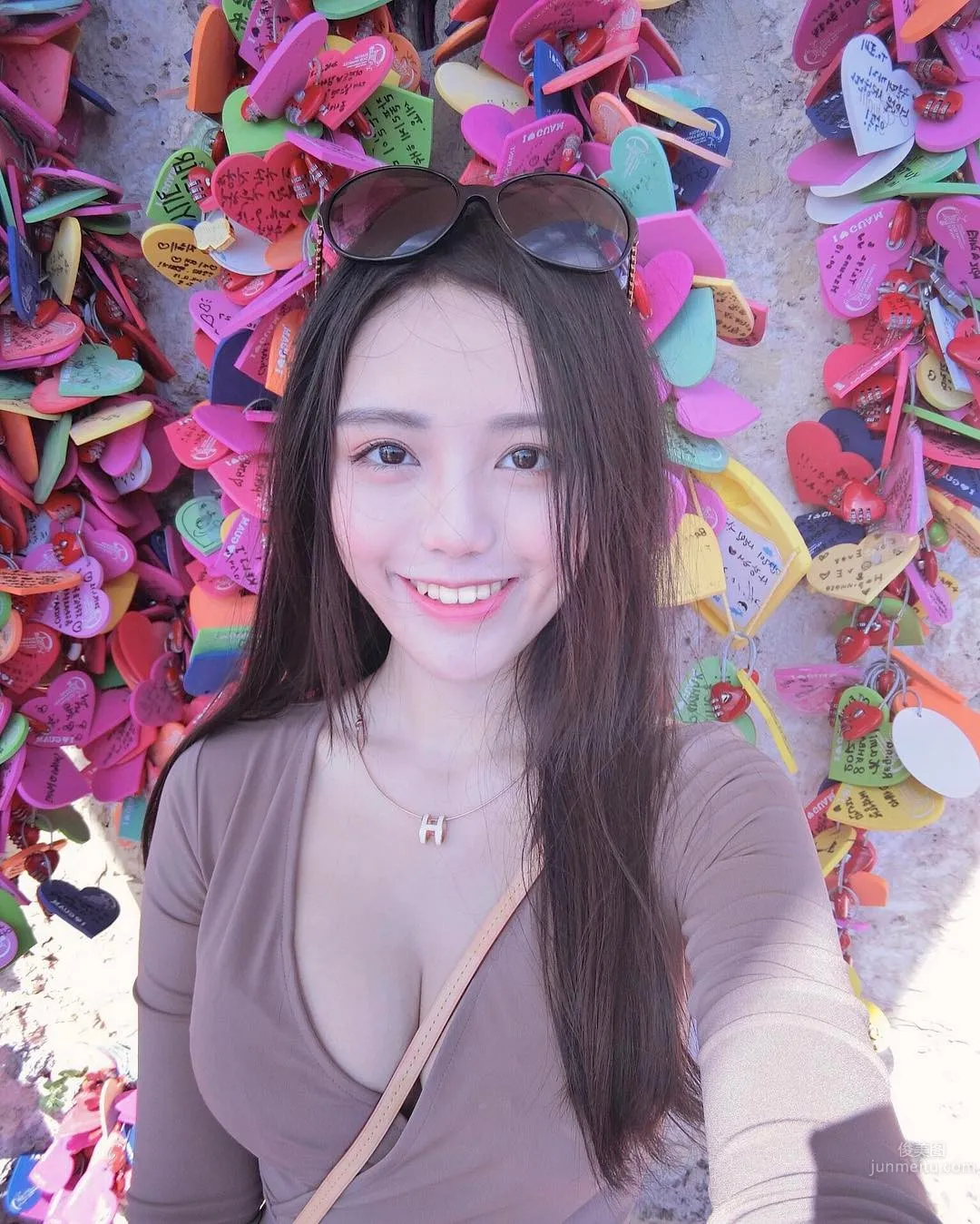Debby Guanguan - A Good Figure Should Be Shown Off photo 2