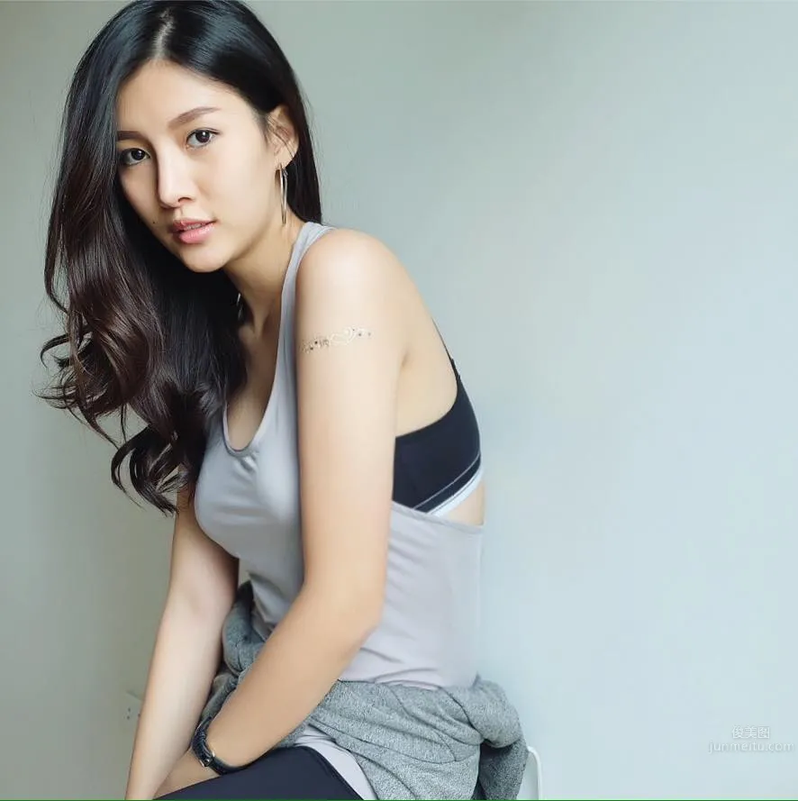 Oravee Luangvibbonporn, Thai Beauty Singer Whose Smile Drives Fans Crazy photo 19