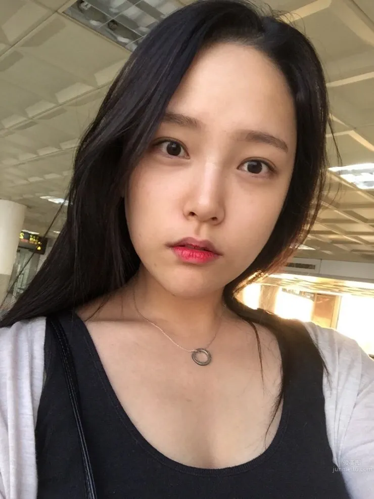 Betteralicee- 酒窩美女美妝私房照 8
