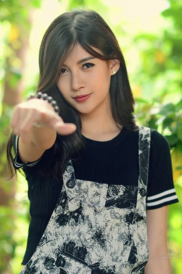 Oravee Luangvibbonporn, Thai Beauty Singer Whose Smile Drives Fans Crazy photo 5
