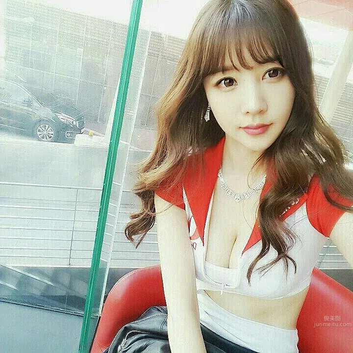 Hong Ji Yeon - Korean Beauty Car Model Selected Beautiful Photos photo 13