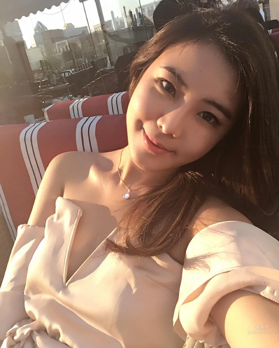 Stephanie Teh - PTT Beauty Board Exploded with High-Face-Value Boss Lady photo 3